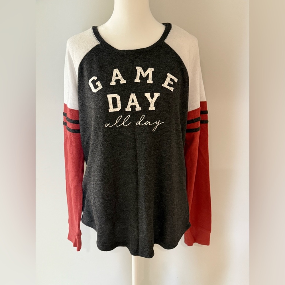 2/$30 🌸 Maurices Dark Gray Knit Top size Medium